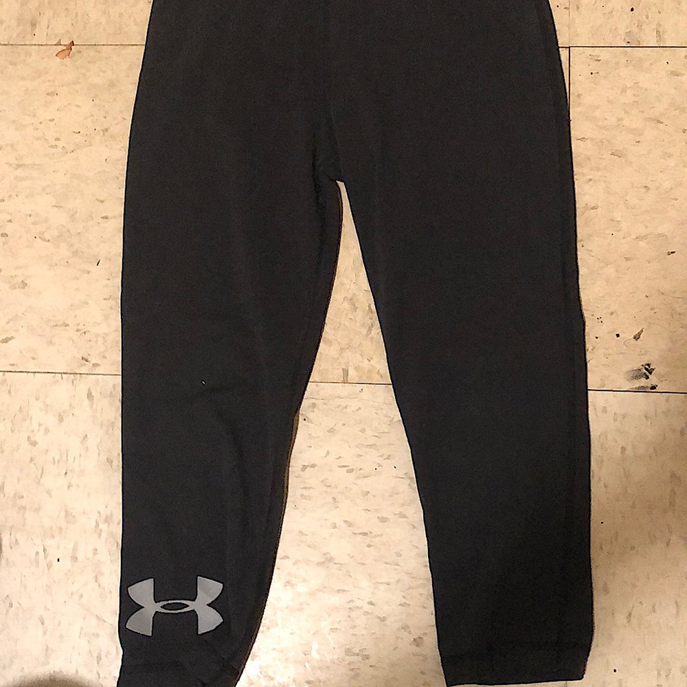 Black Under Armor Capri leggings